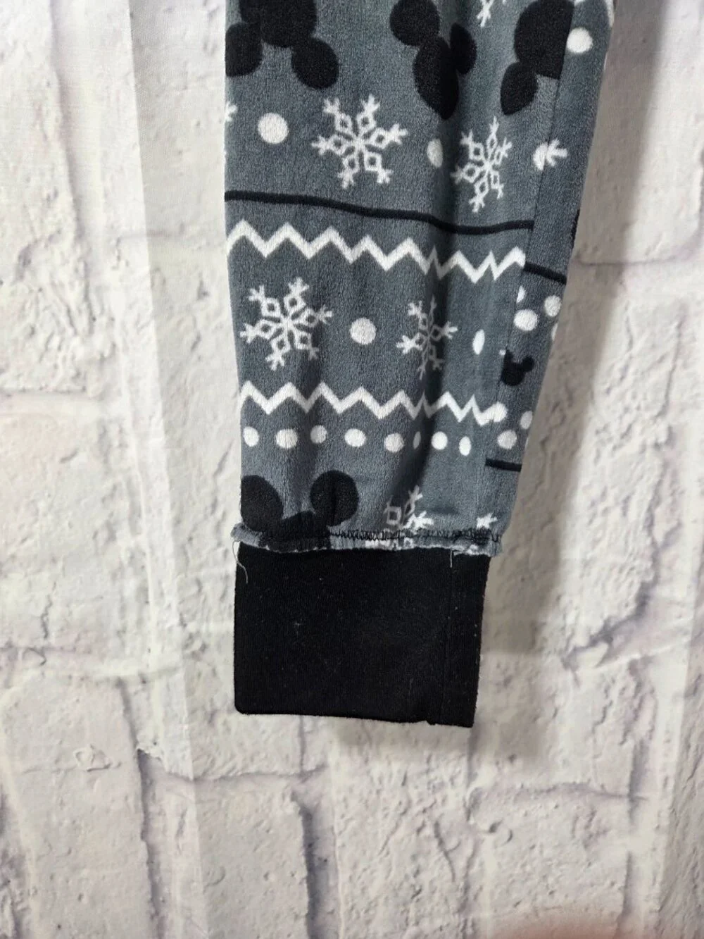 Disney Medium Black White Mickey Mouse Snowflake Longsleeve Fleece Pajama Set - Picture 4 of 14